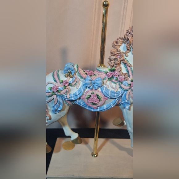 THE SAN FRANCISCO MUSIC COMPANY Elegant Carousel Horse Figurine - Picture 7 of 12
